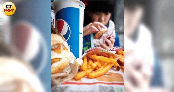 大肠癌关键在瘜肉!超过5成年轻人都有竟与爱喝果汁有关