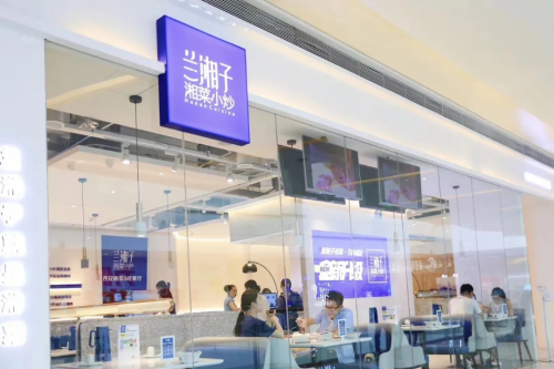 湘菜又出新黑马,他做小炒日翻台12次,逆势开出17家直营店!